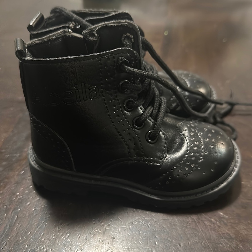Brand new without tags toddler black boots size 6
